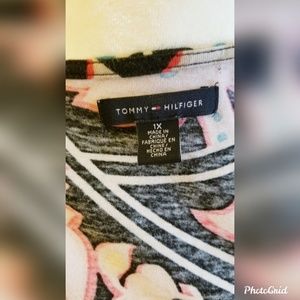 Tommy Hilfiger Dresses - 💎 Tommy Hilfiger maxi v-neck dress. Size 1x Tommy Hilfiger Dresses - 💎 Tommy Hilfiger maxi v-neck dress. Size 1x